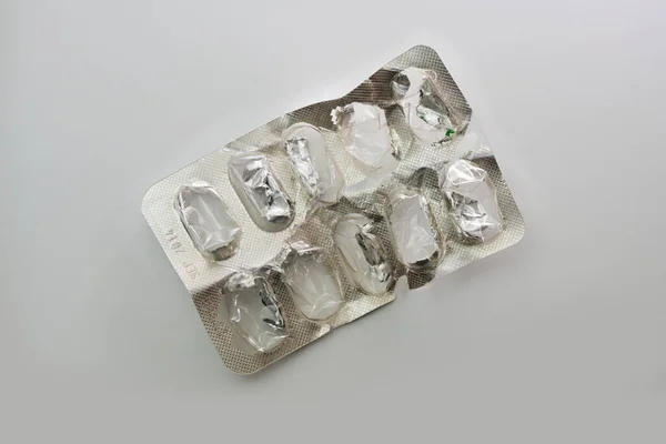 Imballaggio Blister Monouso Vuoto Pillole Alluminio Plastica Uno Sfondo Grigio — Foto Stock