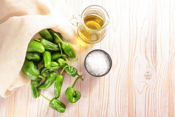 Peppers Padron Fresh Green Pimientos Olive Oil Coarse Sea Salt — Stock Photo, Image