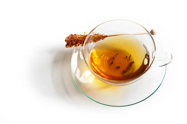 Γυάλινο Κύπελλο Μισογεμάτο Μαύρο Τσάι Και Ένα Ραβδί Της Καραμέλας — Φωτογραφία Αρχείου