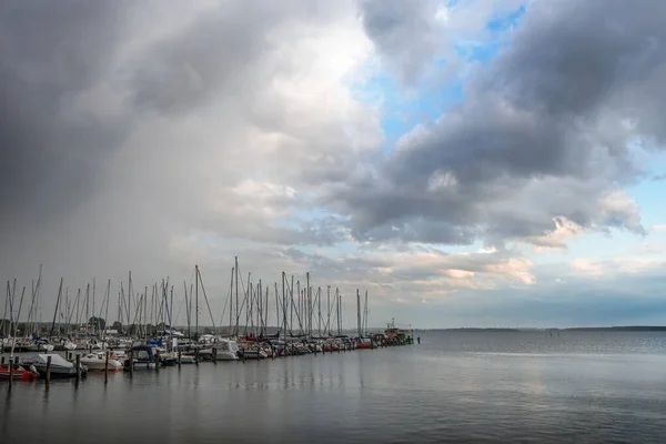 Wolken Über Dem Yachthafen Mit Segelbooten Touristenort Rerik Der Ostsee — Stockfoto