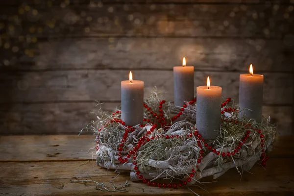 Advent Wreath Branches Burning Candles Red Chain Decoration Tradition Time — Stock Photo, Image