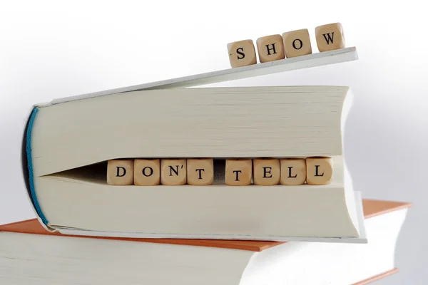 Books and  message for story writers "show, don't tell" written — Stock Photo, Image