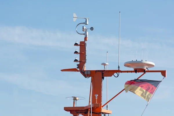 Навигационная и радиолокационная система на морской пилотной лодке — стоковое фото