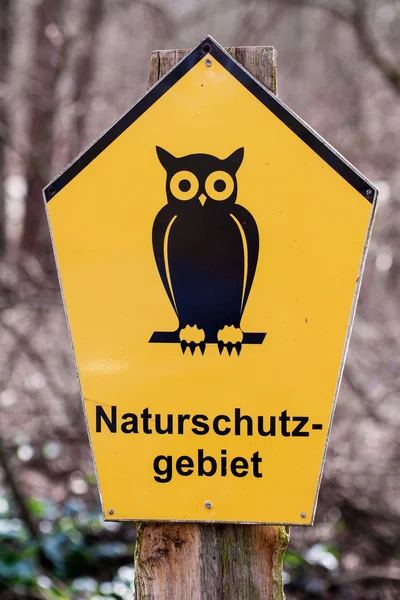 Segno tedesco per la zona di conservazione, Naturschutzgebiet significa na — Foto Stock