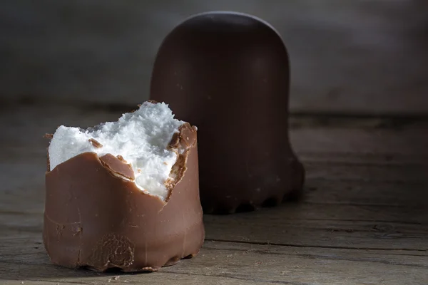 Malvaviscos cubiertos de chocolate, schokokuss alemán —  Fotos de Stock