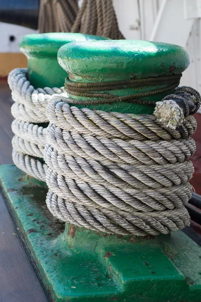 Cordes sur un ancien voilier — Photo