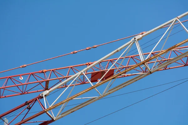 Crane arms diagonally against the blue sky — Stock Photo, Image