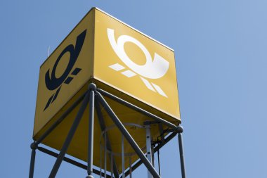 Alman post, Ratzeburg, Almanya - Jun logosu ile kule