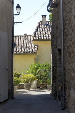 dar bir sokakta, Güney Avrupa'nın eski şehir ile göster