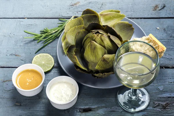 Artichoke cooked with dips on rustic  blue wood — 스톡 사진