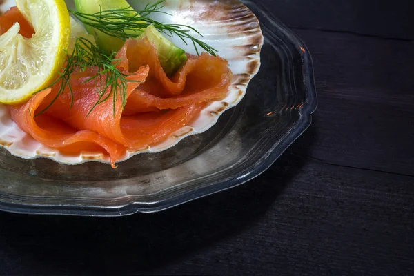 Festive appetizer,  salmon in a scallop shell on a silver plate — Stock Photo, Image