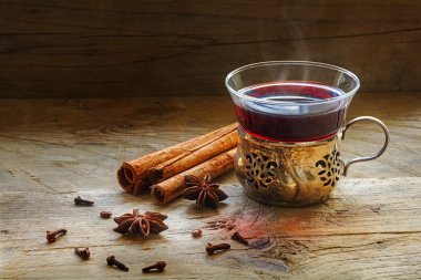 mulled şarap, Noel yumruk ile rustik ahşap baharat