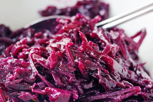 Saftig gekochter Rotkohl, Nahaufnahme — Stockfoto