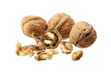 Ceviz bütün ve kırık, izole beyaz gölge olmadan