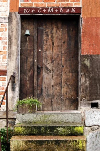 Jour de l'Épiphanie, signe de bénédiction écrit sur une porte d'entrée avec le — Photo