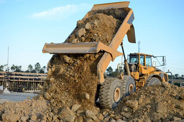 Damperli kamyon sarı