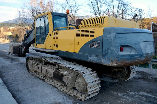 Großer gelber Bagger auf Baustelle — Stockfoto