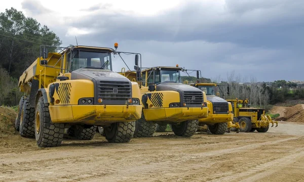 Büyük sarı kamyon