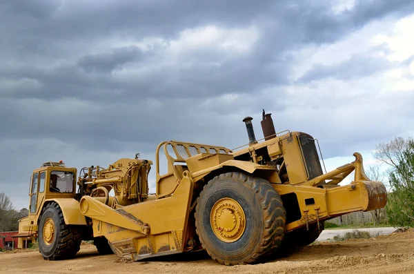 Trator grande amarelo — Fotografia de Stock