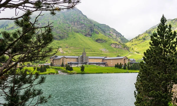 Vall de Nuria 'nın Pireneler, İspanya' daki yaz manzarası