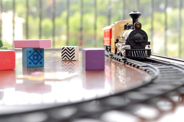 Tren oyuncak lokomotif y demiryolu
