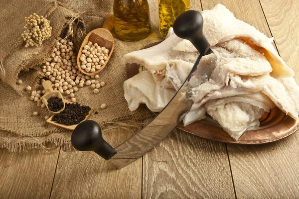 Sopa turca tradicional iskembe oveja tripe, ingrediente haggis con fondo concepto en mesa de madera —  Fotos de Stock