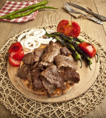 Shawarma et Türk geleneksel döner ahşap plaka kavramı