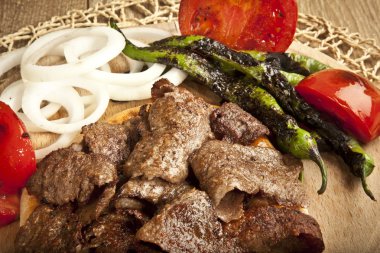 Shawarma et Türk geleneksel döner ahşap plaka kavramı