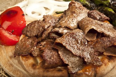 Shawarma et Türk geleneksel döner ahşap plaka kavramı