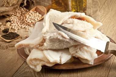 Geleneksel Türk çorba iskembe koyun işkembe, ahşap masa kavramı arka plan ile sakatat yahnisi madde