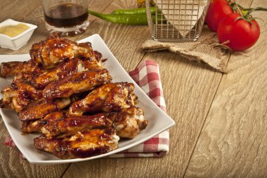 Buffalo Barbekü tavuk kanadı ahşap tablo