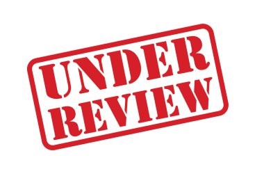 Beyaz bir arka plan üzerinde kırmızı bir daha gözden geçirme lastik damgası vektör altında.