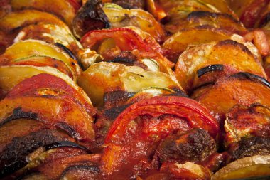 Ratatouille bir cam kap içinde