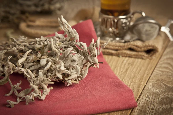 Thyme tea with flowers on a wood table background — Stock Photo, Image