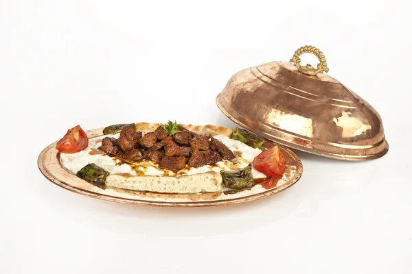 Turkse kebab aubergine en vlees alinazik — Stockfoto