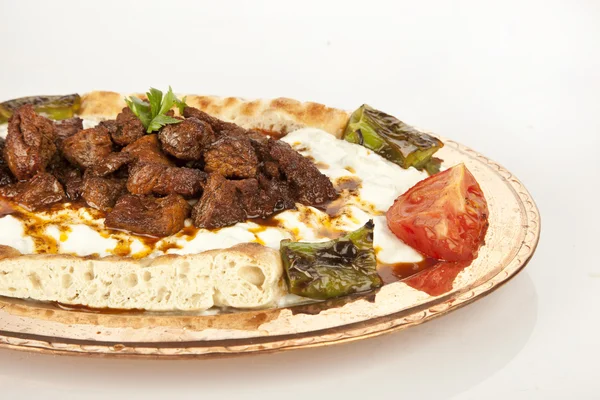 Turkse kebab aubergine en vlees alinazik — Stockfoto