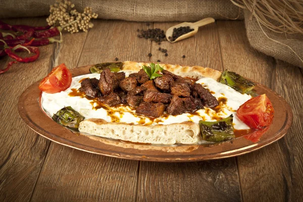 Turecký kebab lilku a maso alinazik — Stock fotografie