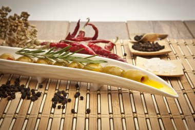 Zeytinyağlı yeşil zeytin