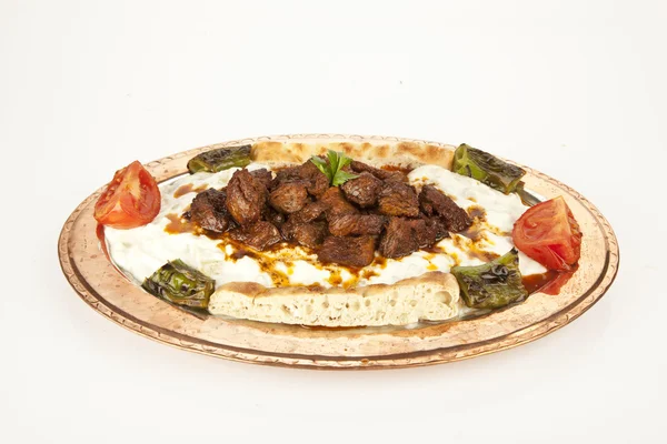 Turkse kebab aubergine en vlees alinazik — Stockfoto