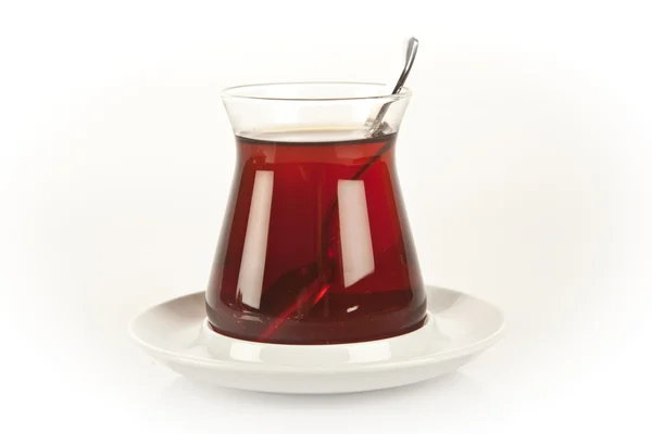 Verre de thé turc, isolé sur blanc — Photo