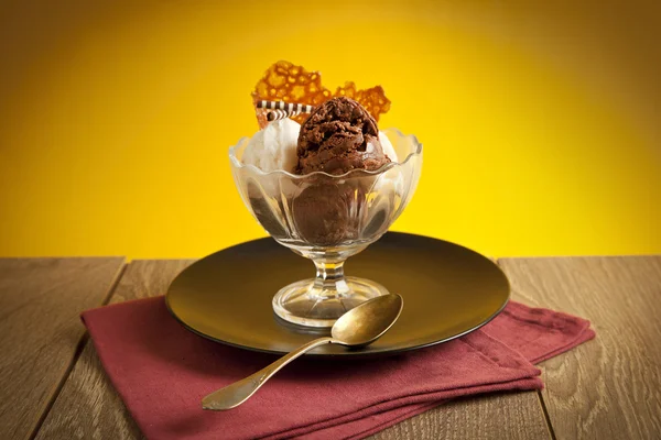Ice cream in sundae cup on yellow background — Stock Photo, Image