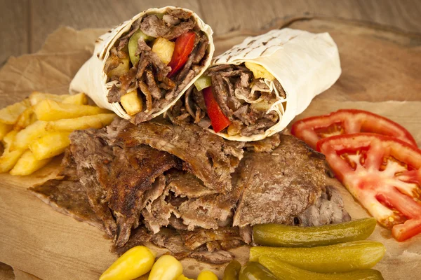 Hünkar - ızgara et, ekmek ve sebze shawarma sandviç