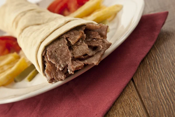 Delicioso turco doner kebab carne a la parrilla —  Fotos de Stock