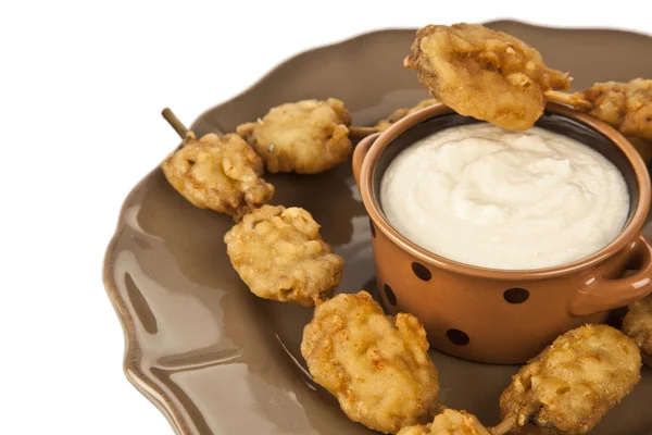 Chuleta turca Mejillones fritos - Midye Tava con fondo blanco — Foto de Stock