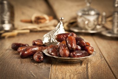 Hurma, kurak ve ramazan meyveleri.