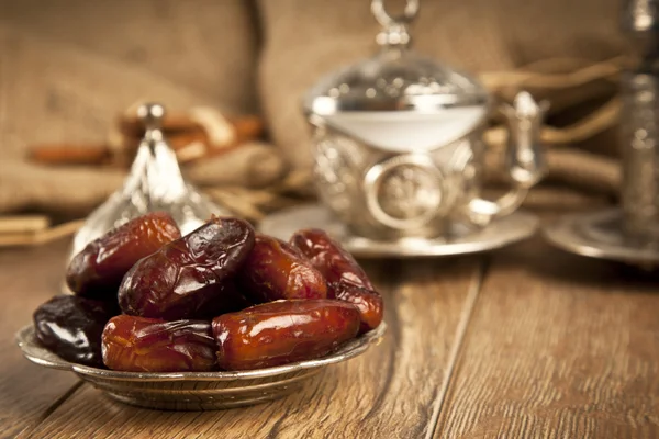 Sušené datlové palmové ovoce nebo kurma, ramadan (ramazan) potraviny — Stock fotografie