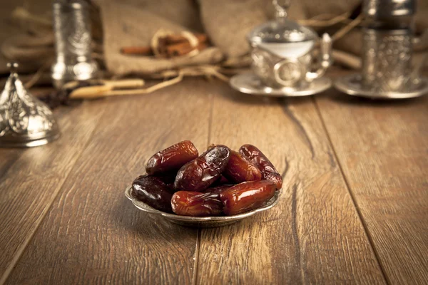 Sušené datlové palmové ovoce nebo kurma, ramadan (ramazan) potraviny — Stock fotografie