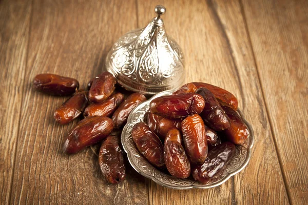 Data seca frutos de palma ou kurma, ramadan (ramazan) alimentos — Fotografia de Stock