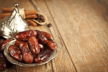 Hurma, kurak ve ramazan meyveleri.