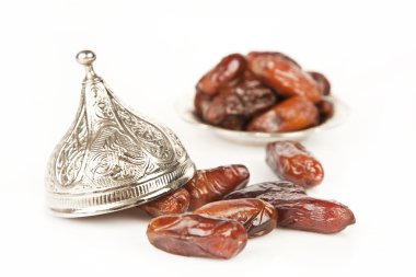 Beyaz arkaplanda izole edilmiş tarihler
